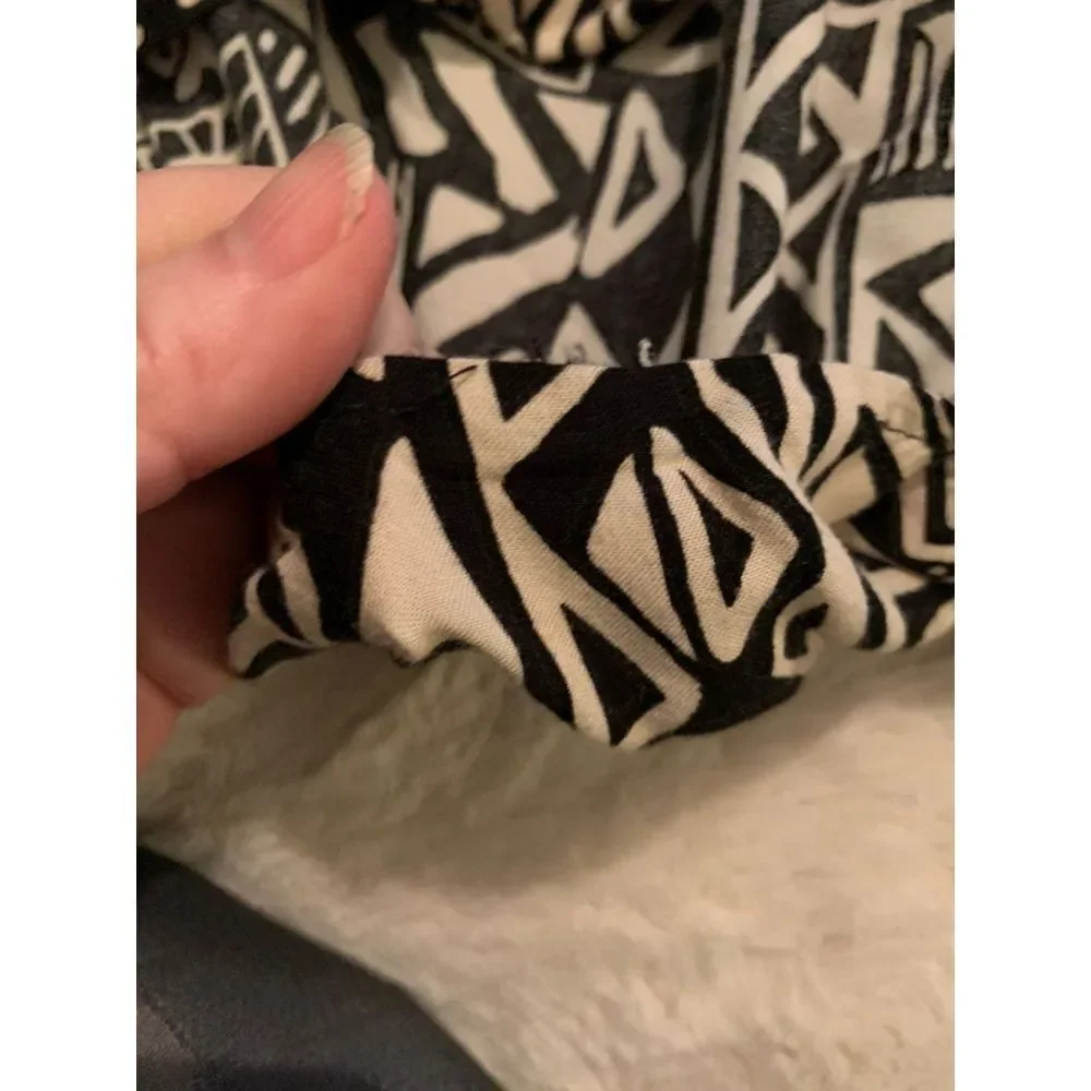 Wet Seal Black‎ Cream Tribal Geometric Print Mini Skirt Small Elastic Waist